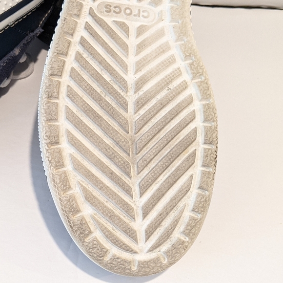 CROCS boys navy blue boat shoes size 6 - Picture 14 of 14